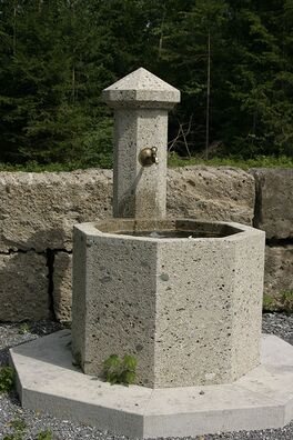 Brunnen aus Nagelfluh