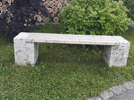 Sitzbänke aus Nagelfluh